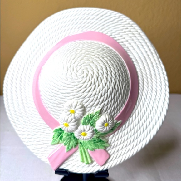 Other - Vintage wall pocket vase, 1985 plastic ladies hat